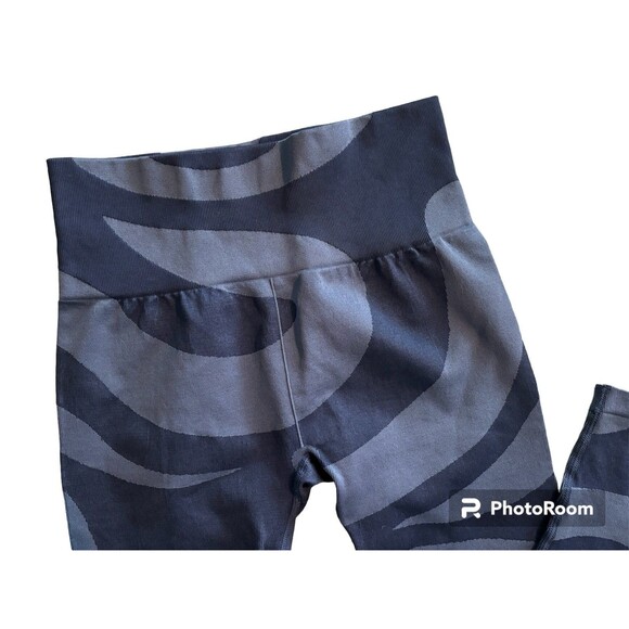 Fabletics Jada Seamless Two Piece Womens Blue Crop Fabletics Yoga Athletic XS - Picture 7 of 11